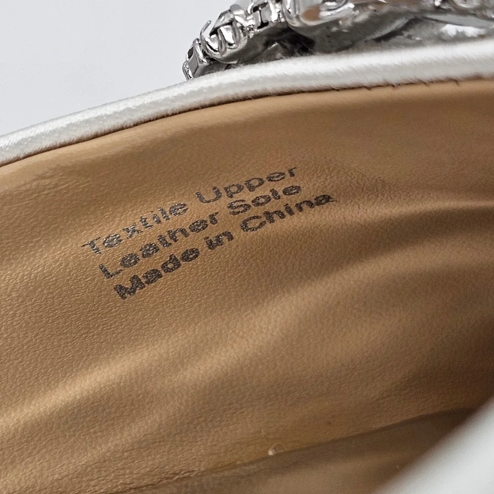 Badgley Mischka Fabia Pumps Womens 9 White Satin Crystal Pearl Wedding Heels